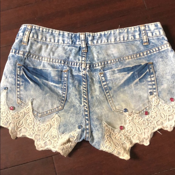 Shorts - Picture 2 of 3